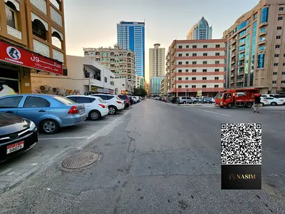 بالقرب من كورنيش عجمان / موقع مميز/مساحه كبيره وجيده