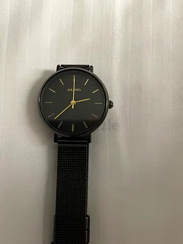Black minimalist woman watch with mesh band