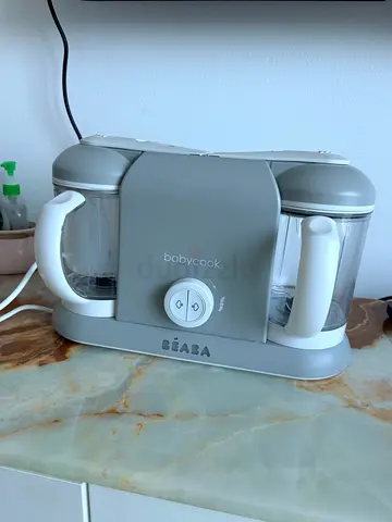 Baby food preparing machine