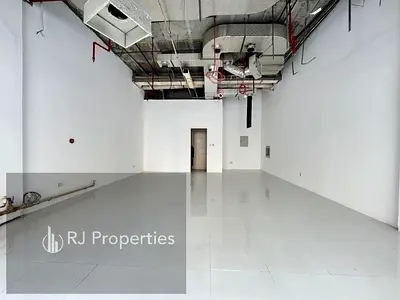 30 days free luxury shop very prime location business center ready to move only jest 80k