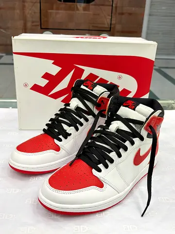 Nike Air Jordan 1 Retro High OG Chicago - Size not specified, gently used