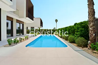 Private Lift | Furniture Option | Landscaped