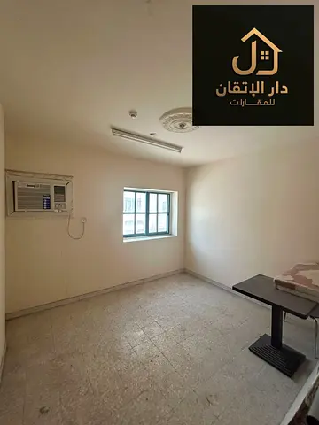 فرصة ذهبية للإيجار غرفه وصاله منطقه البوطينة موقع حيوي وقريب من جميع الخدمات