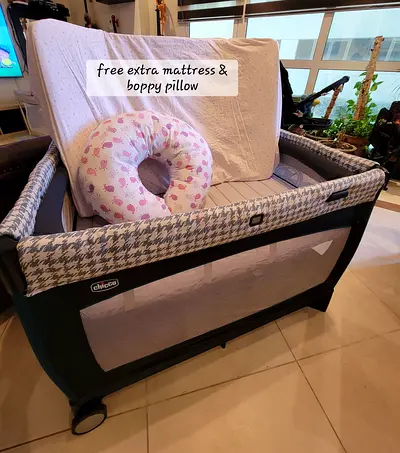 Chicco Lullaby Travel Cot / playard