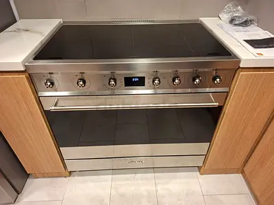 Smeg new model induction cooker digital with fan perfect working 90/60 cm