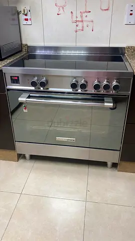 Stainless steel freestanding electric oven with glass door - good condition
