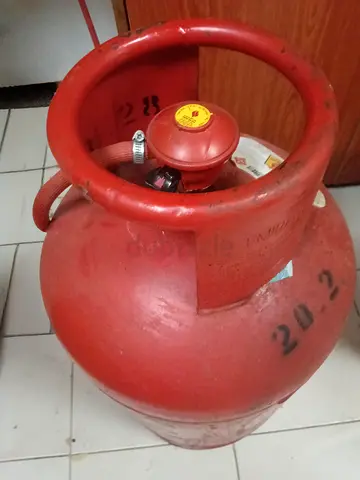Gas cylinder with Regulator and Hose Pipe, 20 Kgs.