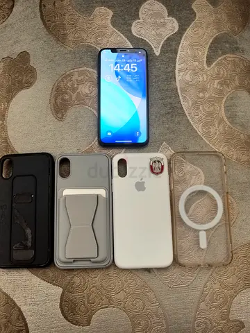iPhone X / XS with 4 protective cases (good working condition)