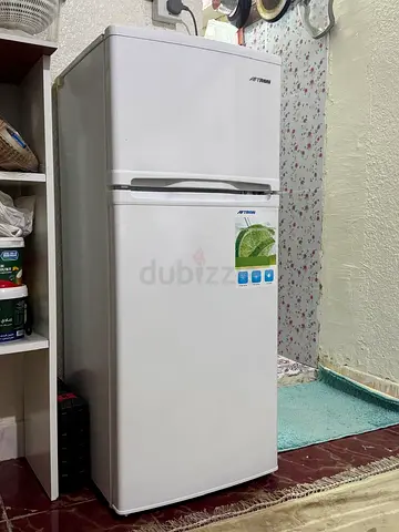 Compact white top-freezer refrigerator - very good condition. Suitable for one family. 1 year used.