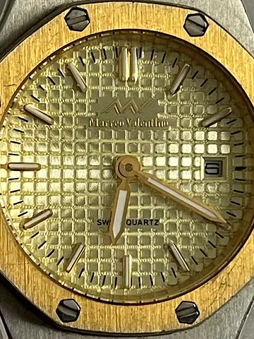 Women Swiss Quartz Gold-Tone Wristwatch — Classic Dial, Date Window