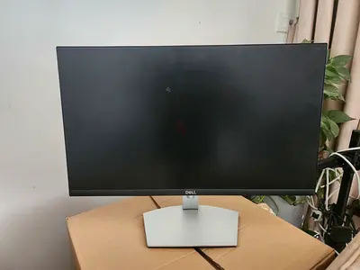 Dell 22-inch LED Monitor in Good Working Condition totel six piece