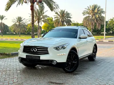Infiniti QX70 Limited 2014 | GCC Specs | Well Maintained