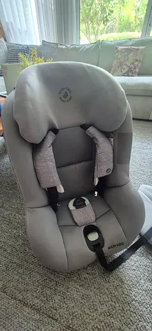 Maxi cosi (Beryl) 0-18kg. Excellent condition infant/toddler car seat with base.