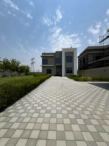 Spacious 5-Bedroom Villa for Rent | Prime Location |