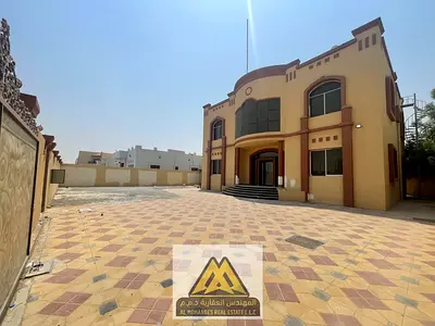فيلا للإيجار تميز بموقع ممتاز ومساحة أرض كبيرة | غرفة خادمة | سهله الوصول لدبي والشارقه