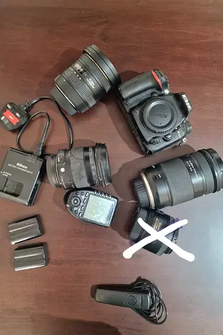Nikon D7100 kit with 3 lenses, flash trigger, batteries charger - used