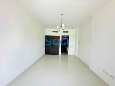 Bright Studio | Steps from Metro | Multiple Units
