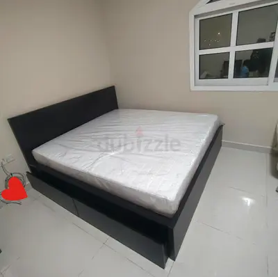 IKEA malam king size bed with IKEA mattress 180×200cm and 2 storage drawers underneath