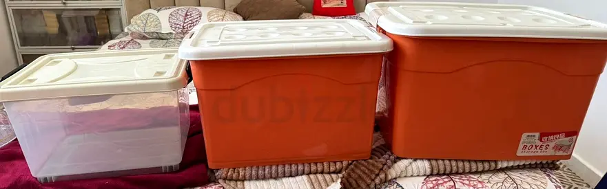Set of 3 different sizes Plastic Storage Boxes with Lids – Good Condition