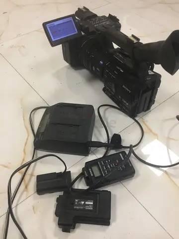 Sony video camera Z7E with all accessories memory reader HDMI