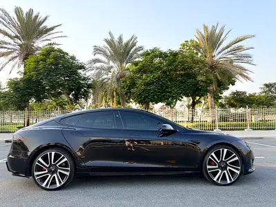 Tesla Model S Plaid 2017 - GCC Specs - Performance Luxury Electric Sedan