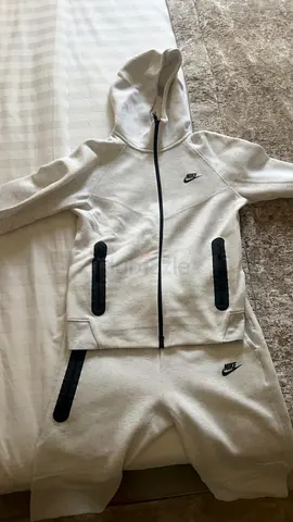 Nike white full-zip hoodie and joggers tracksuit
