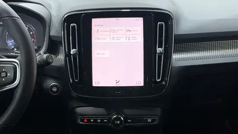 2022 Volvo XC40 — фото 8