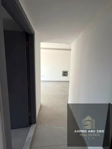 شقة عائلية بمساحات واسعة | غرفتان ماستر | 3 حمامات منطقة الجرف 3 بناية جديدة اول ساكن