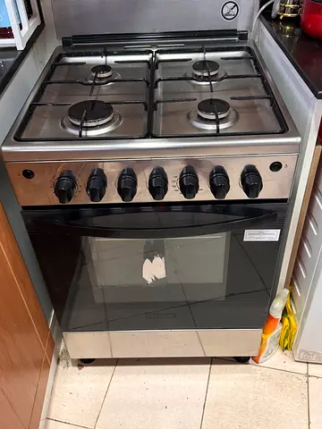 Stainless Steel 4-Burner Gas Cooker with Oven — Good Working Condition and well maintained