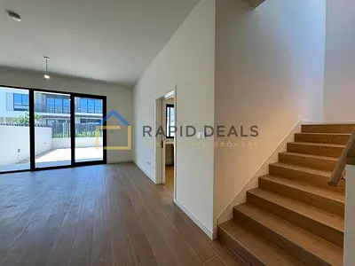 Elegant 3BR+M Townhouse for Rent | Single Row Unit