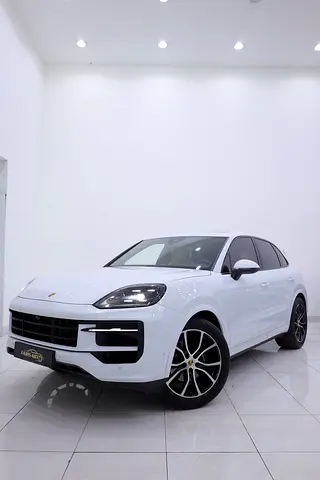 PORSCHE CAYENNE GCC 2024 CARBON PACKAGE + WARRANTY UNTILL 2028