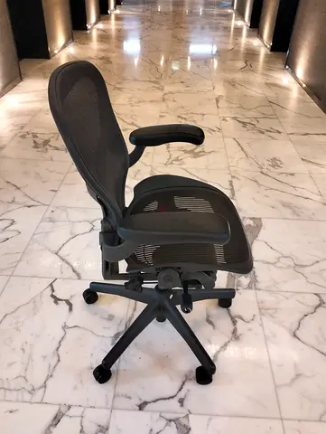 Selling for Herman Miller Areon chair size B and C full loaded available