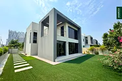 Large Plot | Corner Unit | Landscaped Garden