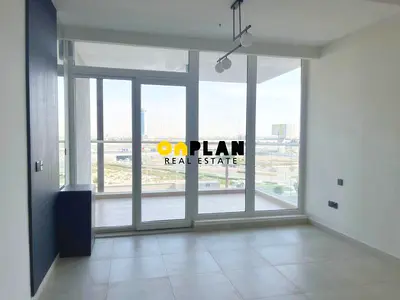 Ready‑Now Modern Studio I Boulevard View I Inviting Outdoor Space