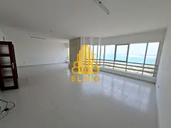 Alluring 3BHK With Sea View, Spacious Saloon & Closed Kitchen