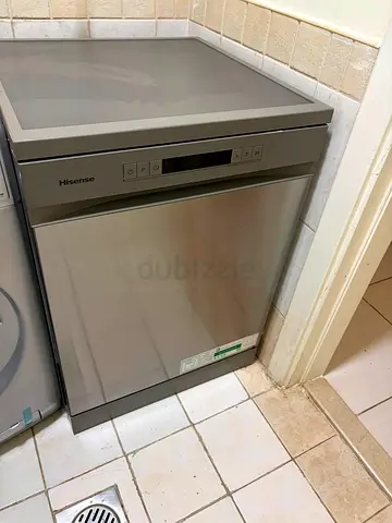 Hisense freestanding dishwasher - good condition
