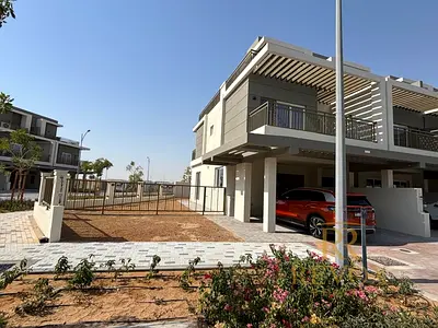 SINGLE ROW 3BR TOWNHOUSE | CORNER UNIT | LANDSCAPPED L- SHAPPED GARDEN