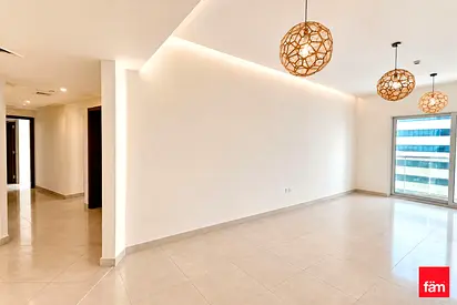 180 Panoramic View | Closed Kitchen | Vacant