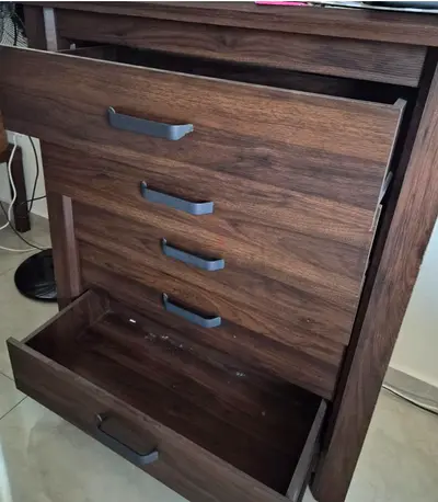 Dark wood 5-drawer chest / dresser in good used condition