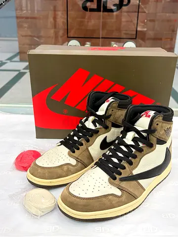 Travis Scott x Air Jordan 1 Retro High OG (Size not specified) - Good Condition