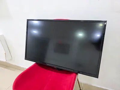 LED LCD 32-inch TV/Monitor in Good Working Condition