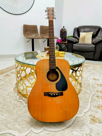 Yamaha F 310 original acoustic guitar with preamp