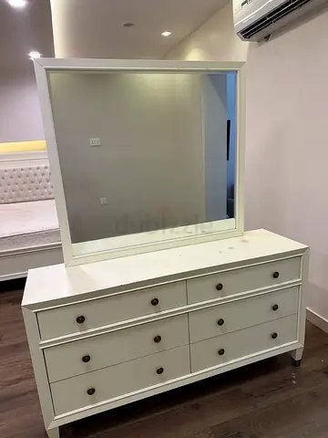 غرفة نوم سرير 2 متر  سوبر كينق + 2 كوميديان + كبت عمودي + تسريحه - Bedroom set: 2m bed