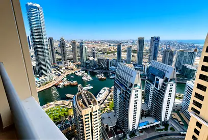 LUXURY LIVING | HIGH FLOOR | STUNNING MARINA VIEW