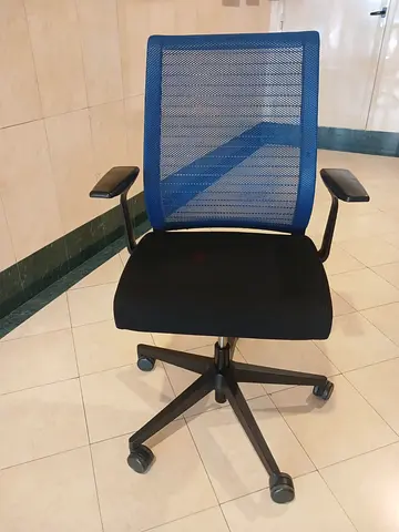 For Sale Blue mesh Office Chair with Armrests - Steelcase