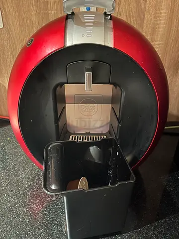 Red Nescafe Dolce Gusto Capsule Coffee Machine - Used