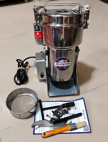 Moongiantgo brand 800g electric commercial stainless steel grain and spice grinder.