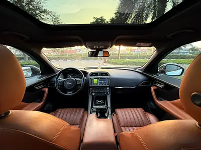2017 Jaguar F-PACE — фото 7