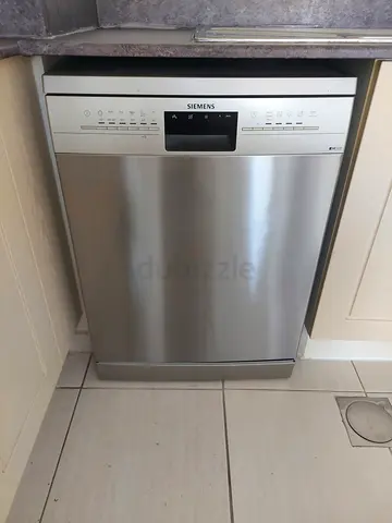 Siemens freestanding stainless steel dishwasher - good condition
