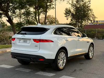 2017 Jaguar F-PACE — фото 4
